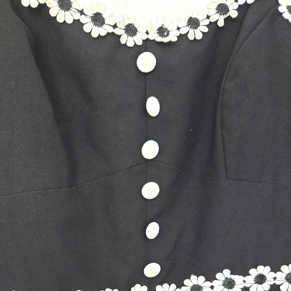 Shein Sleeveless Blouse with Daisy's - Picture 4 of 6